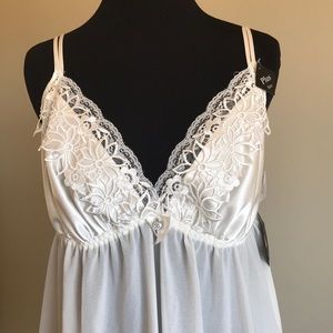 Plus size bridal lingerie